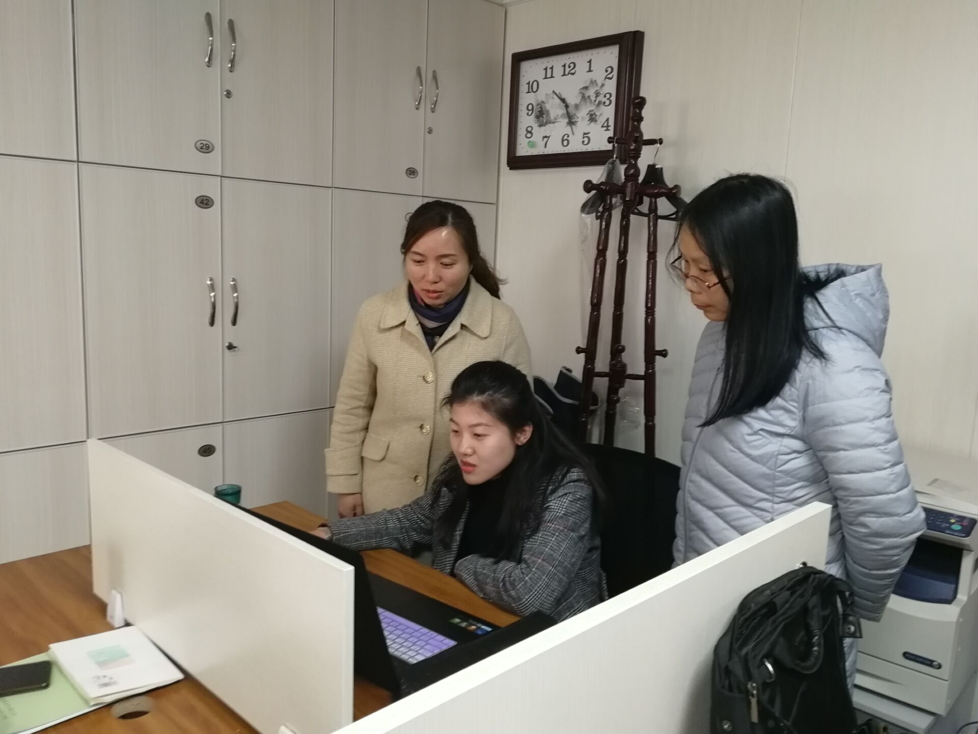 财税金融学院实习指导老师参观实习基地并看望实习生