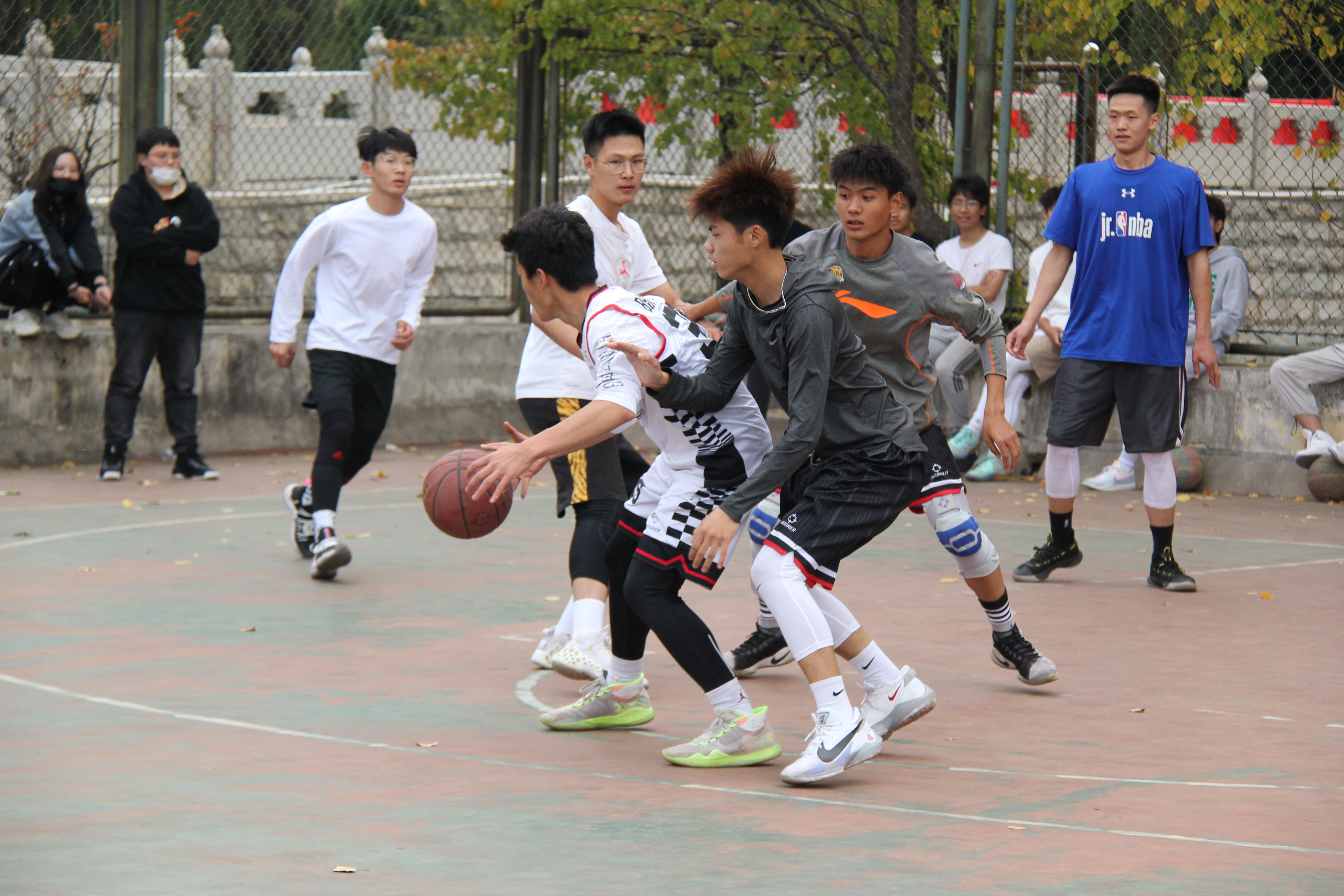 鵜鶘對(duì)陣湖人