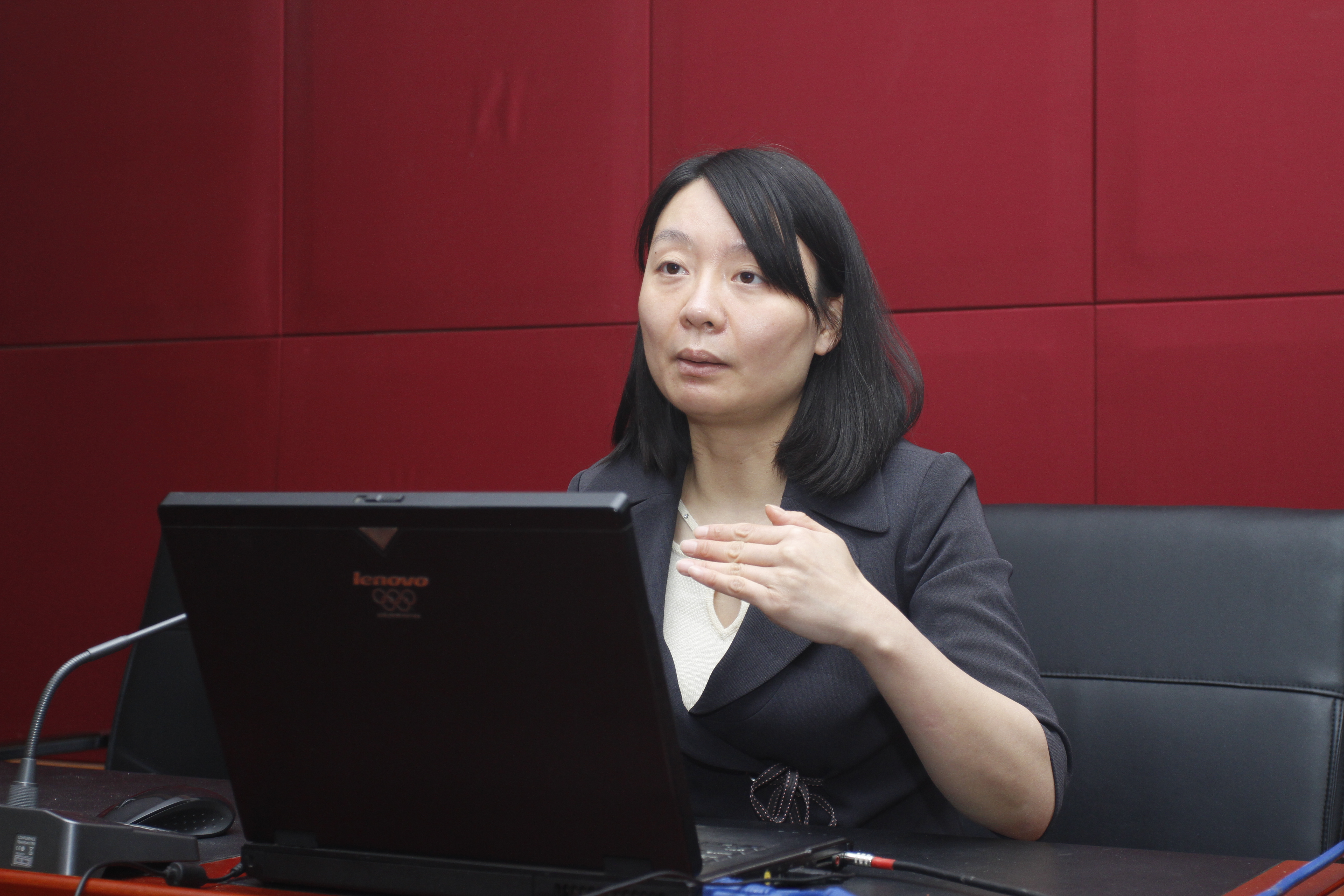 主任lily ren一行在新西兰商学院山东项目主任刘琴的陪同下来访我校